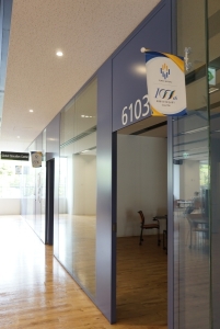 100周年装飾 場所：東京成徳大学・東京成徳短期大学