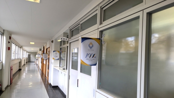 100周年装飾 場所：東京成徳大学深谷中学・高等学校（高等部）